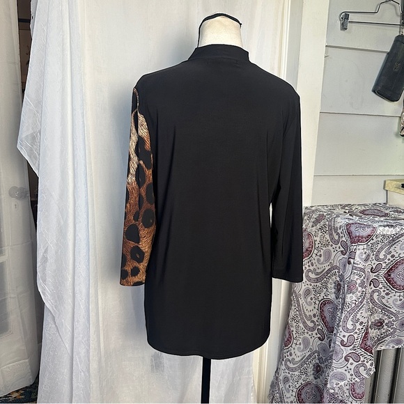 3/$20 💥 Leopard Animal Print & Black Mock Neck Blouse 3/4 Sleeve Stretchy Chic - Picture 12 of 14